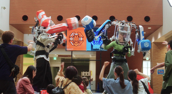 ロボットを装着して対戦する新感覚スポーツ「R-FIGHT」横浜で期間限定で開幕 画像