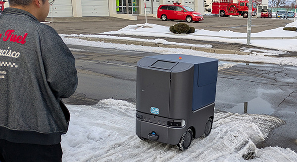 Hakobotが四輪駆動・四輪操舵の自動配送ロボットで雪道走行の実証実験へ　カスタムホイールとオフロードタイヤで雪道走破に臨む 画像