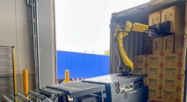 サンワサプライの物流センターにAI搭載の荷降ろしロボット導入　物流自動化で3社が協業 画像