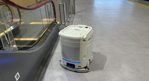 空港施設初、関西国際空港でアイリスオーヤマのDX清掃ロボット「BROIT」の運用開始 画像