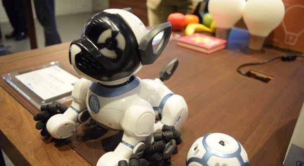 ソフトバンクが7月に販売する新ロボット「MeetCHiP（ミートチップ）」とは？ 画像