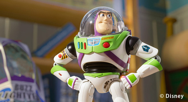 無限の彼方へ!高精度でリアルなトイ・ストーリー「バズ・ライトイヤー」ロボットが誕生!目や口など豊かな顔の表情、自然な歩行を実現 画像
