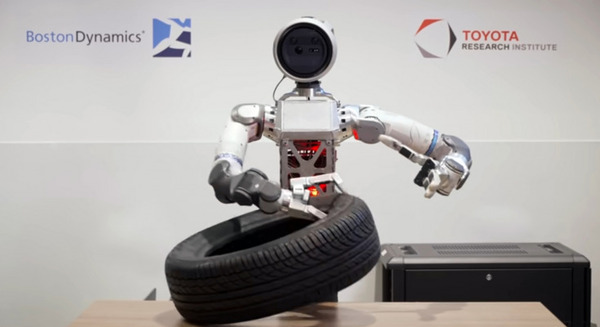 ボストン・ダイナミクスとトヨタ(TRI)がヒューマノイドの高性能グリッパーを開発中 器用に手を使う動画が話題に 画像