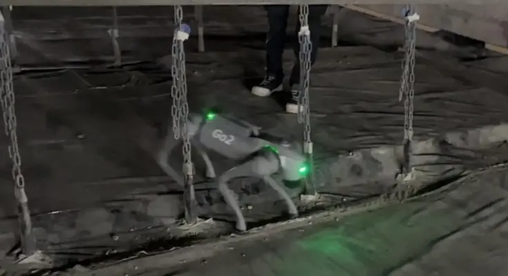 四足歩行ロボット「Go2」が建設現場の課題に挑む オリエンタル白石が吊り足場で稼働試験 画像