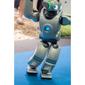 伝説のソニー製二足歩行ロボット「QRIO」、ロボカップ会場でダンスパフォーマンスを披露