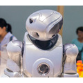 伝説のソニー製二足歩行ロボット「QRIO」、ロボカップ会場でダンスパフォーマンスを披露