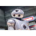 伝説のソニー製二足歩行ロボット「QRIO」、ロボカップ会場でダンスパフォーマンスを披露