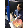ローソンが見せる未来のコンビニ像　投影キャラクターによる接客と無人自動店舗