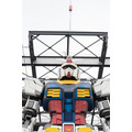 【速報】「動く実物大ガンダム」ついにポージングが明らかに　頭部と本体の取付も完了、RX-78F00誕生のバックストーリーも発表