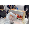 五平餅を焼いて、クレープを作り、抹茶を点てる調理ロボットたち　「スマートライフカフェ」のシェフは協働ロボット「COBOTTA」