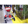 CuboRex 不整地も走行できる電動クローラユニット「CuGo」と一輪車での運搬をラクにする「電動化ねこ車キット」体験レポート