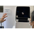 京セラ、映像がホログラムのように空中に浮かび上がる「高精細空中ディスプレイ」を初披露、テーブル型の画面も！コンテンツが指の動きに反応するデモ公開