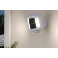 Amazon、屋外用センサーライト付きセキュリティカメラ「Spotlight Cam Plus」を販売開始　EchoデバイスなどAlexaと連携