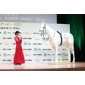 「第90回 日本ダービーPR発表会」で競走馬ロボット「ダビノスケ」を公開　佐々木蔵之介と見上愛が登壇、HERO馬と歴史を振返る