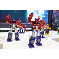 Robosenがトランスフォーマーの高性能ロボット製品群を「東京おもちゃショー」で展示　バンブルビーや映画版リアルモデルもお披露目、塩屋翼氏と河森監督も登壇