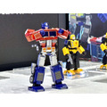 Robosenがトランスフォーマーの高性能ロボット製品群を「東京おもちゃショー」で展示　バンブルビーや映画版リアルモデルもお披露目、塩屋翼氏と河森監督も登壇
