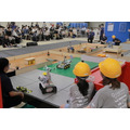 防災啓発と創造性教育の「コグナビ杯 レスキューロボットコンテスト」開催　障害物を撤去し被災状況を確認、要救助者を救出　