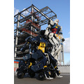 搭乗型ロボット「アーカックス」が走行デモを初披露、４足歩行ライド「SR-02」に「ねこずきん」搭乗！動くガンダムGFY横浜に大集結の日
