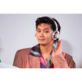 NTT オープンイヤー型なのに音漏れを抑制 音楽を聴きながら会話もできる耳スピ新製品「nwm ONE」 磯村勇斗さんが体験した感想は・・