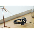 NTT オープンイヤー型なのに音漏れを抑制 音楽を聴きながら会話もできる耳スピ新製品「nwm ONE」 磯村勇斗さんが体験した感想は・・