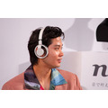 NTT オープンイヤー型なのに音漏れを抑制 音楽を聴きながら会話もできる耳スピ新製品「nwm ONE」 磯村勇斗さんが体験した感想は・・