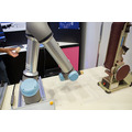 「ロボットの臨機応変な動作」とは？慶應大ハプティクス研究センターが「力触覚」をAIロボティクスに応用したデモを展示　CEATEC 2024