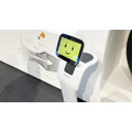 JALスカイミュージアムに自律走行するAI案内ロボット「temi」を導入　多言語で施設案内と展示説明の実証実験