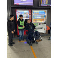 「トヨタイムズ」がコボリンの姿勢変換機能つきロボット電動車いす「ハイネル」を紹介　実証実験の様子を特集