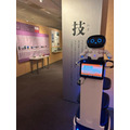会話AIロボットを搭載した自動搬送ロボット「Collibot」発売開始　オススメ商品の説明やガイド、人と会話できる複合型搬送ロボット