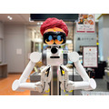 駅ナカでAIロボットがインド風ダンス!? 話題の秋葉原カレーフェスにまさかの「ugo Pro」起用、カレー激戦区3館で展開