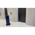 KDDIが自律走行搬送ロボット「カチャカプロ」を採用　エレベータと自動連携、多層階で社内メール便搬送を自動化