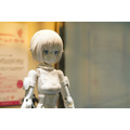 身長150cmの動いてしゃべるキューティーロイド『轟雷』全日本模型ホビーショーで初披露へ　55cmのロボットドールと特別演出で競演