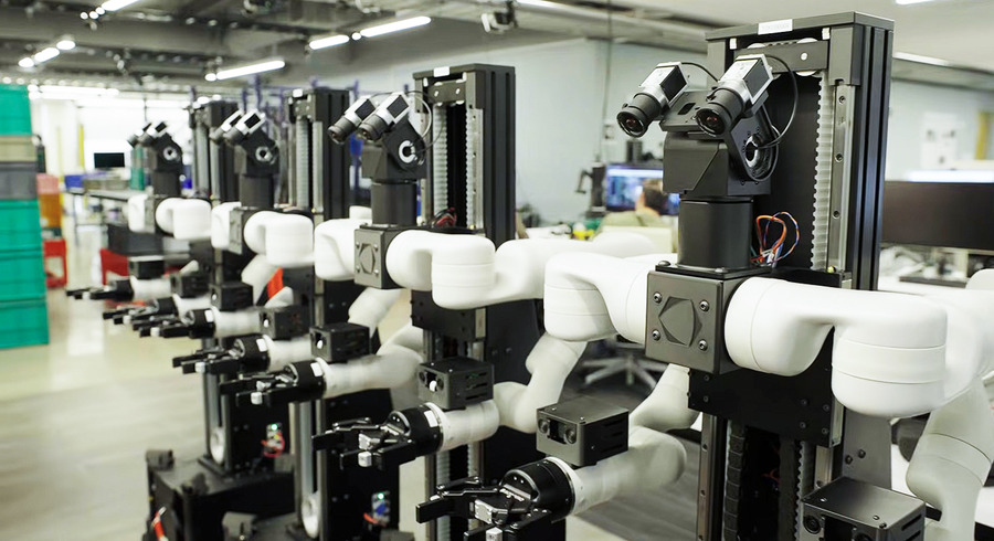 Toyota Research Institute、製造現場で人が指導できる協働ロボットの開発へ