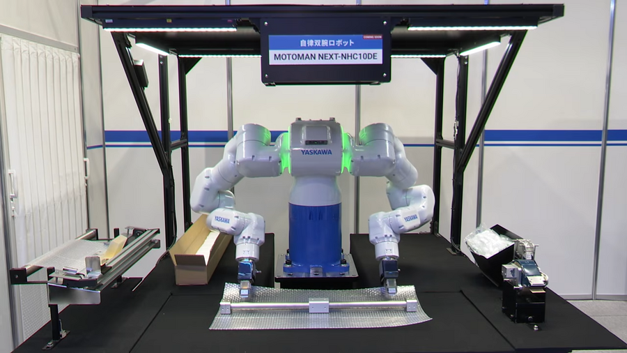 安川電機が双腕ロボットで梱包作業を自動化、模倣学習と強化学習でティーチングレス実現