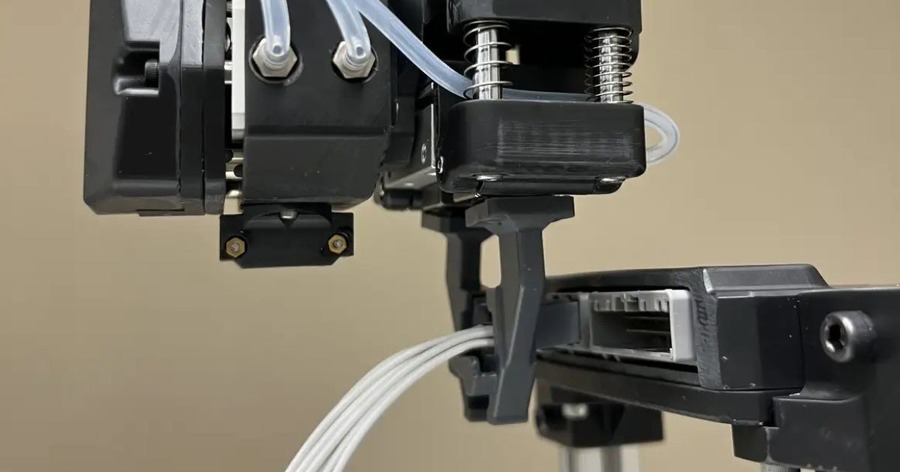 ロボットハンド「Think Hand proto-2」を新開発 ワイヤーハーネスのはめ込みを自動化する「手探りコネクティング技術」搭載