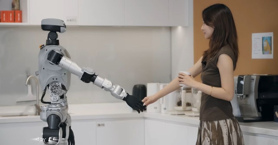 【動画】ヒューマノイド「Olie」に搭載されているAI「COSA」が大幅刷新、応答時間50%短縮・11言語対応などを実現 LimX Dynamics