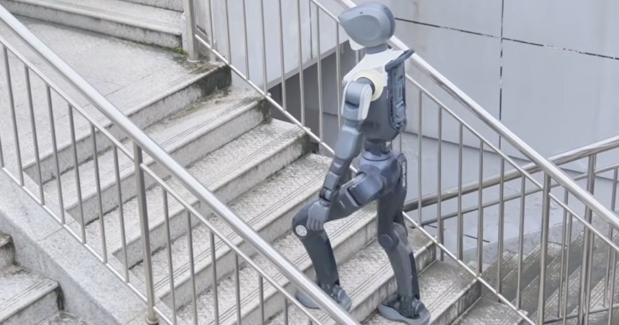 ヒューマノイド「DR02」が屋外階段を安定した足取りで上りきる映像を公開 DEEP Robotics