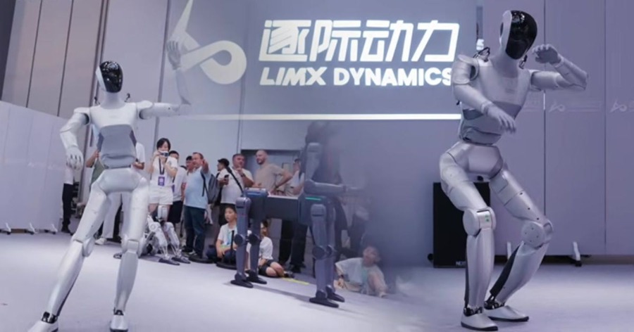 ヒューマノイドがダンスパフォーマンスを披露 中国北京で開催「WRC2026」LimX Dynamics出展の映像