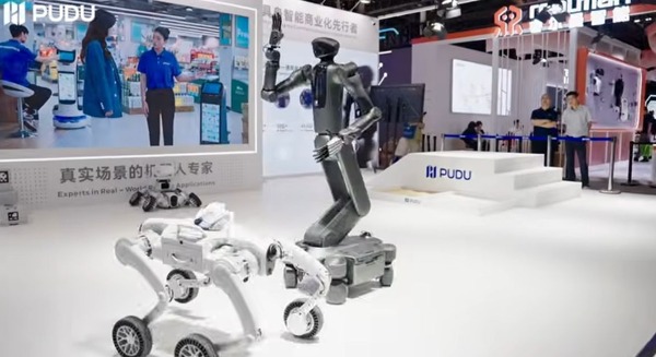 次世代セミヒューマノイド「PUDU D7」世界初披露 上海で開催された「WAIC 2026」に出展