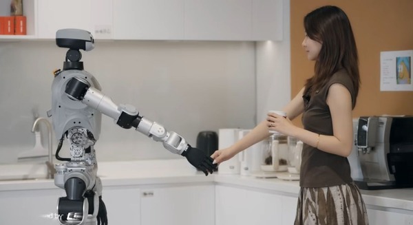 【動画】ヒューマノイド「Olie」に搭載されているAI「COSA」が大幅刷新、応答時間50%短縮・11言語対応などを実現 LimX Dynamics