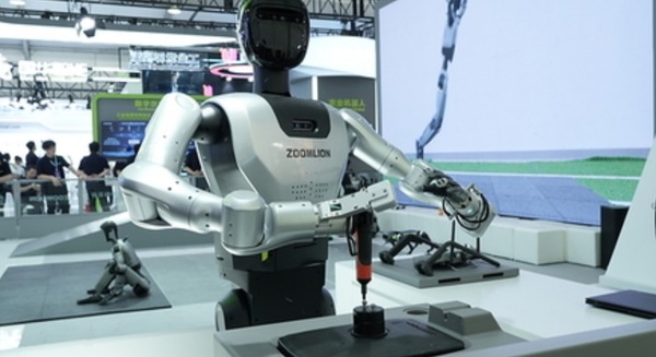 北京開催「WRC2026」でフィジカルAI搭載のヒューマノイドや四足歩行ロボットを披露 建設機械大手Zoomlion