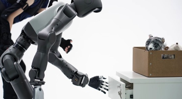 人の全身動作をヒューマノイドが再現、Booster Roboticsが全身遠隔操作プラットフォーム「Booster T2」の映像を公開