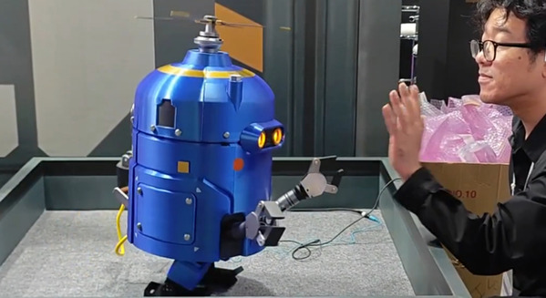 『タイニーメタル2』の「ポコタ」がリアルロボットに！ アスラテックが制作、東京ゲームショウで可愛く動く姿を披露