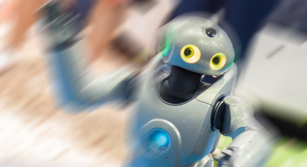 伝説のソニー製二足歩行ロボット「QRIO」、ロボカップ会場でダンスパフォーマンスを披露