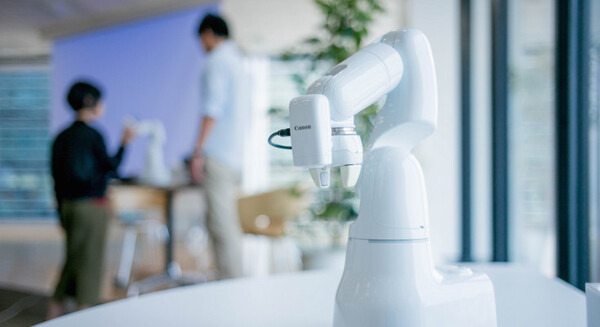 安全柵不要のデンソーウェーブ初の人協働ロボット「COBOTTA」の受注を11月29日から開始
