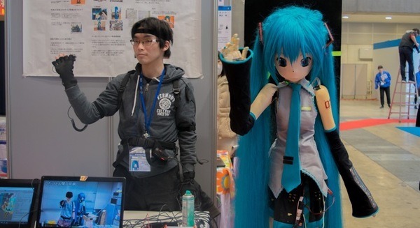 等身大「初音ミクロボット」ロボデックスで展示　舞台などエンタメでの活用を
