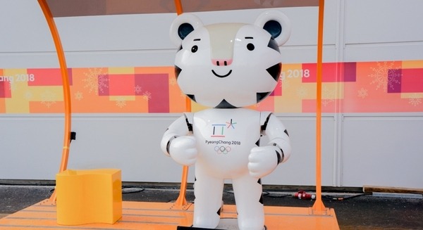 世界初の「ロボットオリンピック」となるか？ 平昌五輪現地レポート　ロボットスキーや案内ロボも