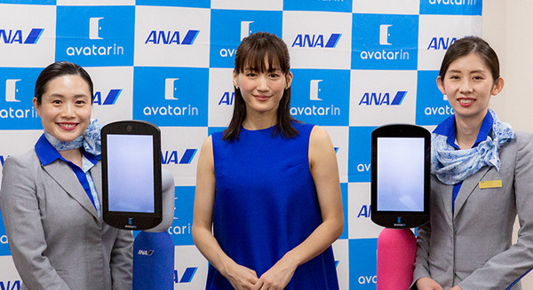 全日空HD　ANAアバターロボット「newme」(ニューミー)を発表「瞬間移動」できる社会を提案　綾瀬はるかさんが体験