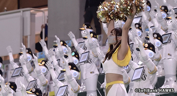 【動画】100体のPepperでロボット応援団を結成！迫力のダンスパフォーマンスで福岡ソフトバンクホークスを応援