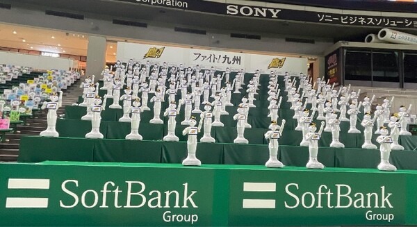 ソフトバンクホークスのPepper100体によるロボット応援団がギネス世界記録に認定！記念にPepper1年間レンタルプレゼント実施